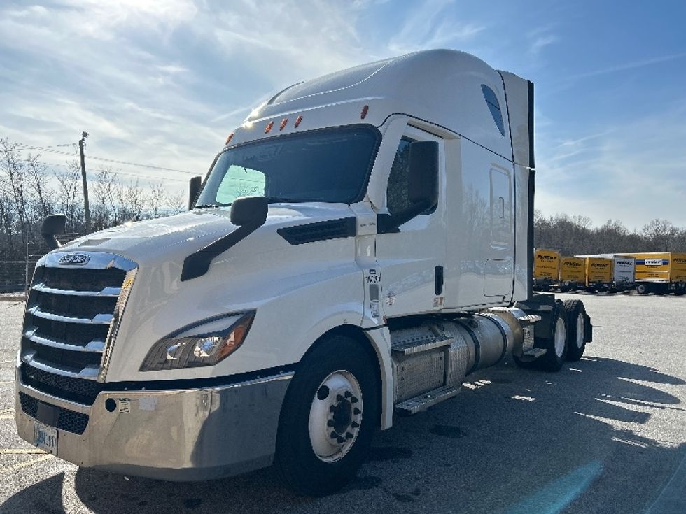 Sleeper Tractor-Heavy Duty Tractors-Freightliner-2020-T12664ST-Anderson-SC-411,427\n\t\tmiles-$ 63,250 - Image 3