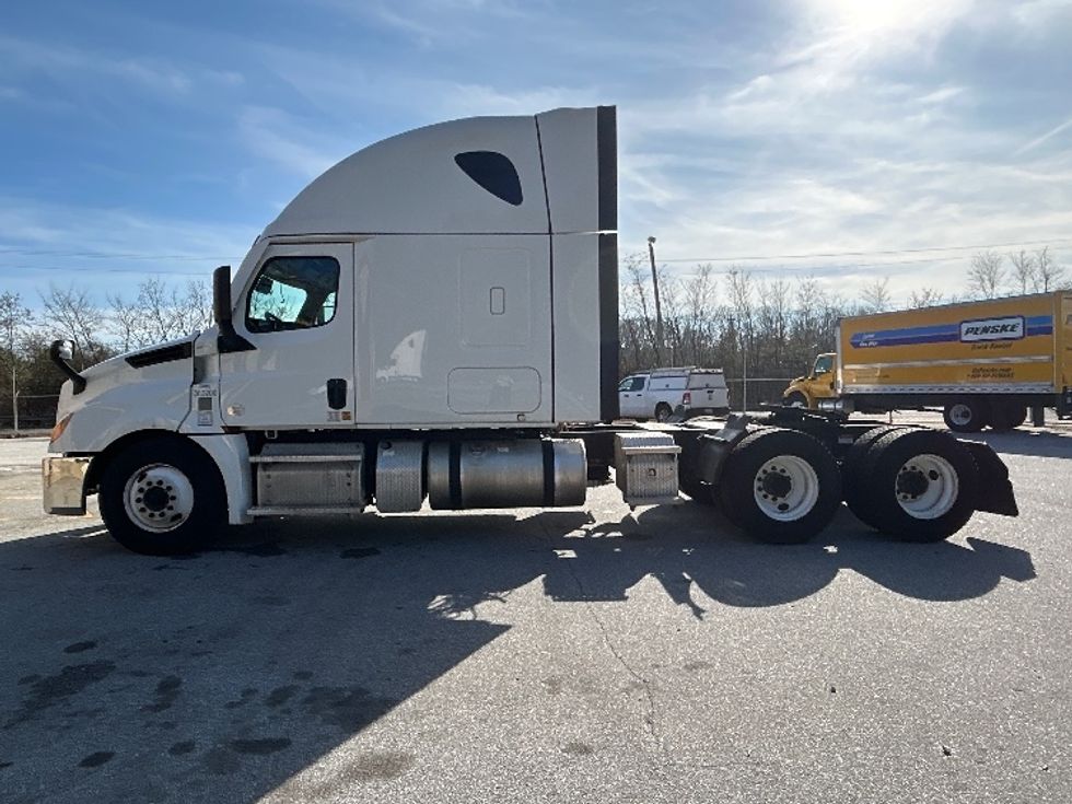 Sleeper Tractor-Heavy Duty Tractors-Freightliner-2020-T12664ST-Anderson-SC-411,427\n\t\tmiles-$ 63,250 - Image 4