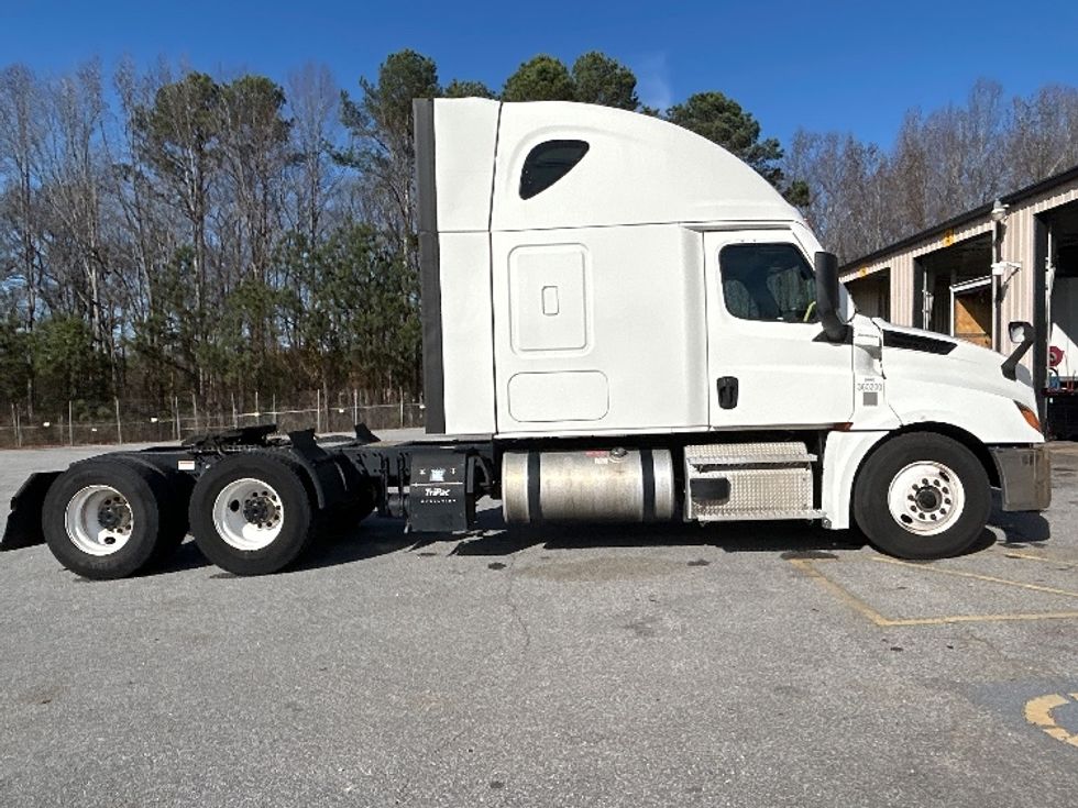 Sleeper Tractor-Heavy Duty Tractors-Freightliner-2020-T12664ST-Anderson-SC-411,427\n\t\tmiles-$ 63,250 - Image 8