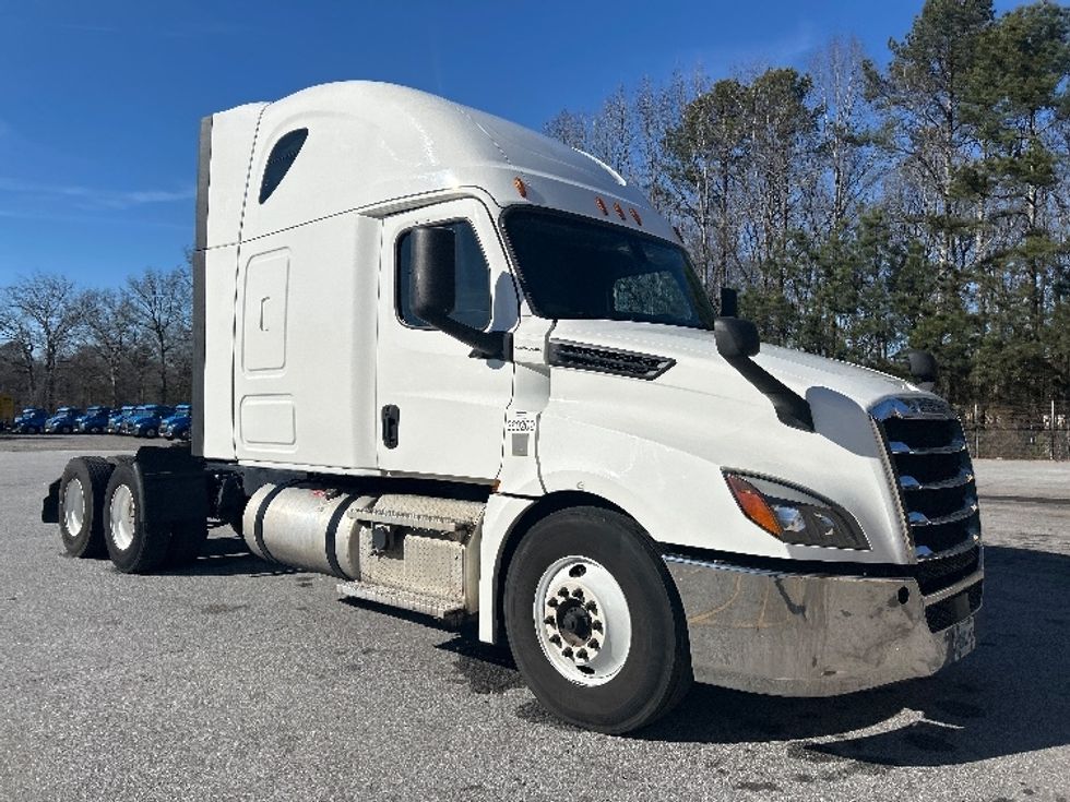 Sleeper Tractor-Heavy Duty Tractors-Freightliner-2020-T12664ST-Anderson-SC-418,136\n\t\tmiles-$ 62,000 - Image 1
