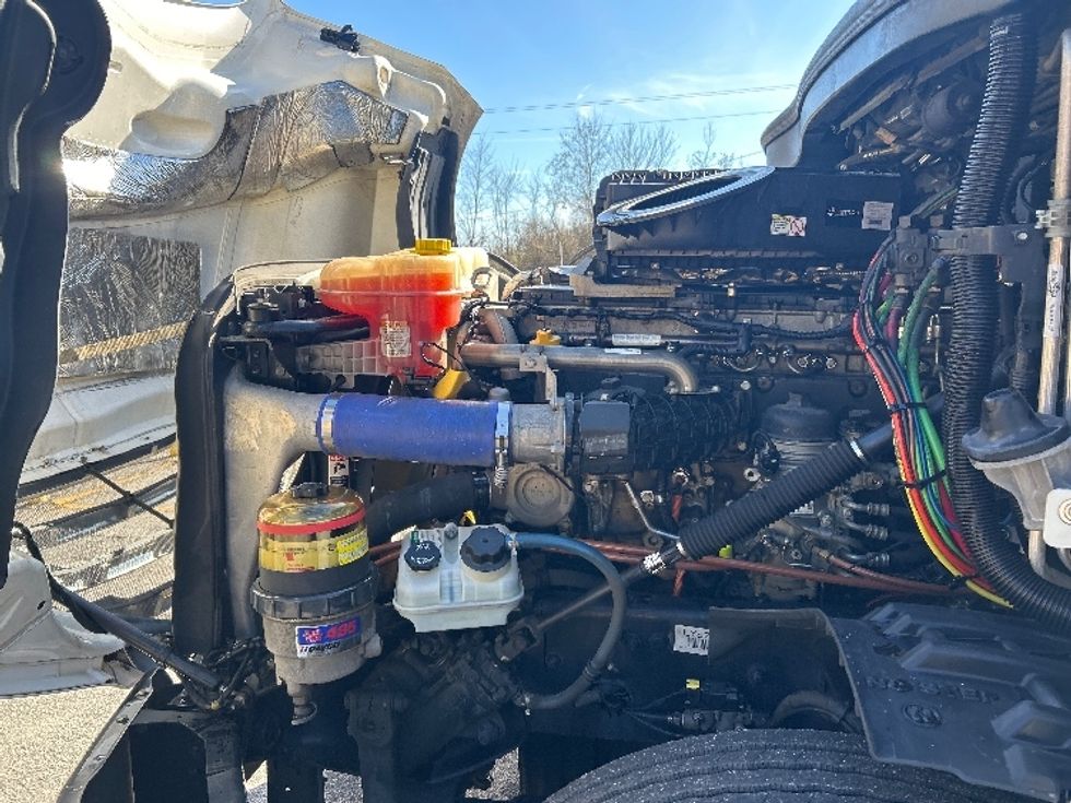 Sleeper Tractor-Heavy Duty Tractors-Freightliner-2020-T12664ST-Anderson-SC-418,136\n\t\tmiles-$ 62,000 - Image 21