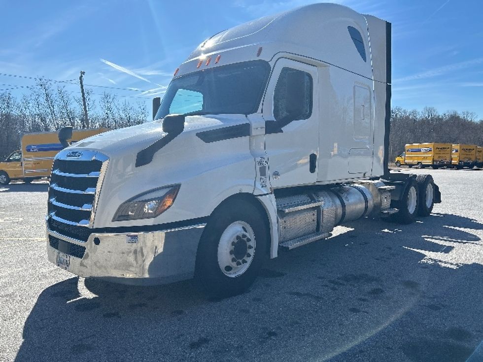 Sleeper Tractor-Heavy Duty Tractors-Freightliner-2020-T12664ST-Anderson-SC-418,136\n\t\tmiles-$ 62,000 - Image 3