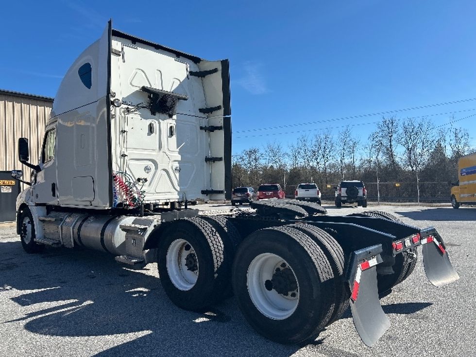 Sleeper Tractor-Heavy Duty Tractors-Freightliner-2020-T12664ST-Anderson-SC-418,136\n\t\tmiles-$ 62,000 - Image 5