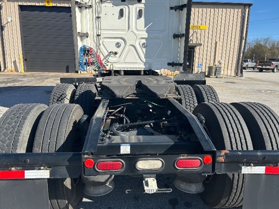 Sleeper Tractor-Heavy Duty Tractors-Freightliner-2020-T12664ST-Anderson-SC-418,136\n\t\tmiles-$ 62,000 - Image 6
