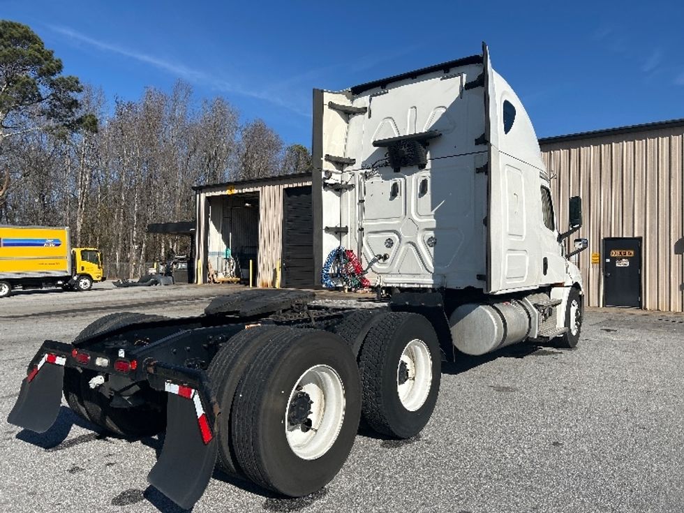 Sleeper Tractor-Heavy Duty Tractors-Freightliner-2020-T12664ST-Anderson-SC-418,136\n\t\tmiles-$ 62,000 - Image 7