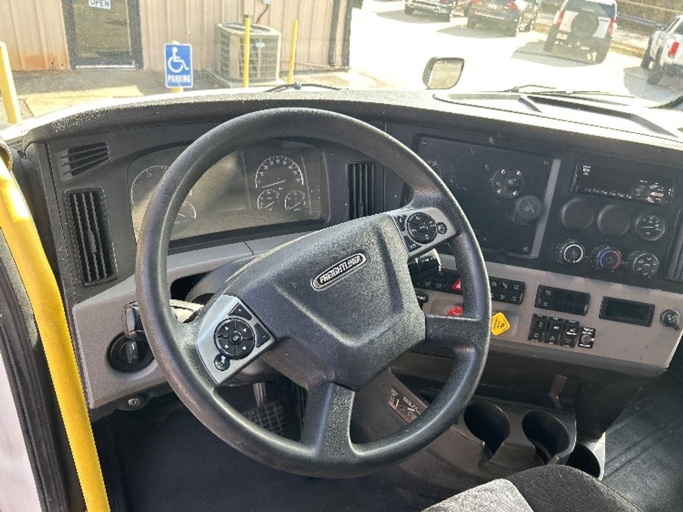 Sleeper Tractor-Heavy Duty Tractors-Freightliner-2020-T12664ST-Anderson-SC-466,208\n\t\tmiles-$ 60,250 - Image 11