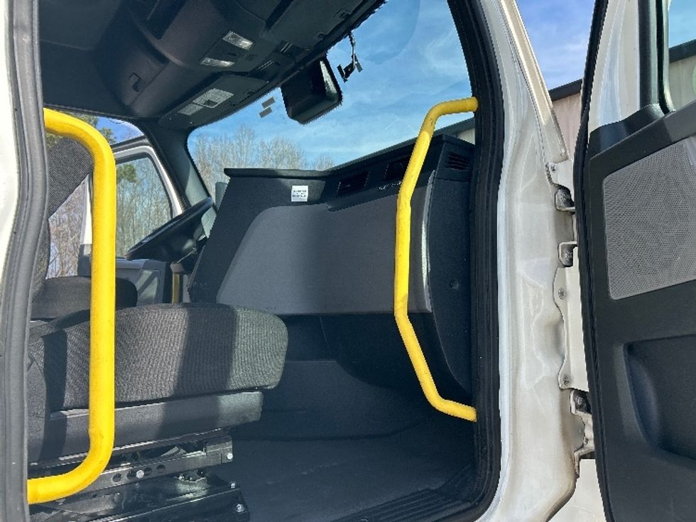 Sleeper Tractor-Heavy Duty Tractors-Freightliner-2020-T12664ST-Anderson-SC-466,208\n\t\tmiles-$ 60,250 - Image 13