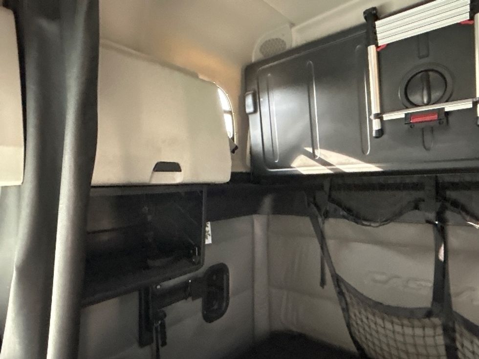 Sleeper Tractor-Heavy Duty Tractors-Freightliner-2020-T12664ST-Anderson-SC-466,208\n\t\tmiles-$ 60,250 - Image 19