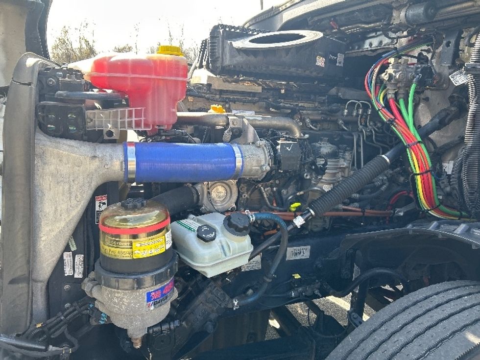 Sleeper Tractor-Heavy Duty Tractors-Freightliner-2020-T12664ST-Anderson-SC-466,208\n\t\tmiles-$ 60,250 - Image 21