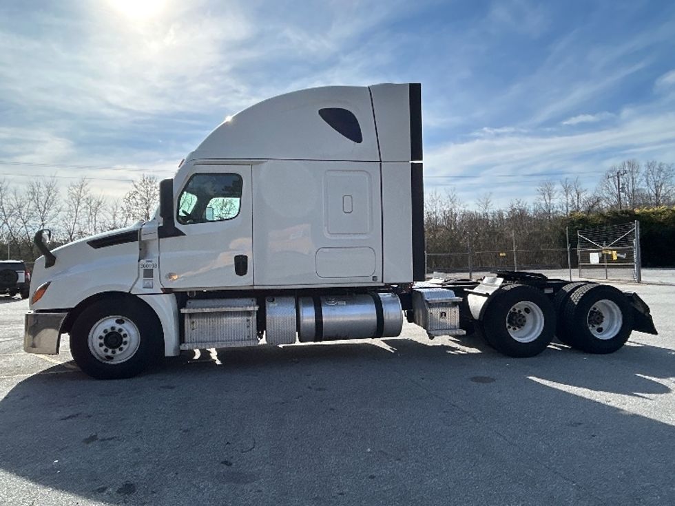 Sleeper Tractor-Heavy Duty Tractors-Freightliner-2020-T12664ST-Anderson-SC-466,208\n\t\tmiles-$ 60,250 - Image 4