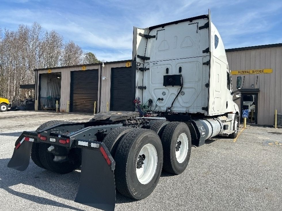 Sleeper Tractor-Heavy Duty Tractors-Freightliner-2020-T12664ST-Anderson-SC-466,208\n\t\tmiles-$ 60,250 - Image 7