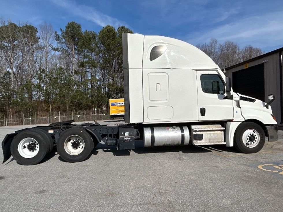 Sleeper Tractor-Heavy Duty Tractors-Freightliner-2020-T12664ST-Anderson-SC-466,208\n\t\tmiles-$ 60,250 - Image 8