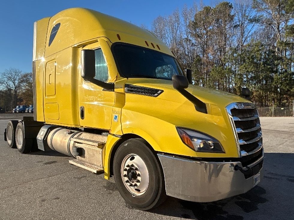 Sleeper Tractor-Heavy Duty Tractors-Freightliner-2020-T12664ST-Anderson-SC-470,902\n\t\tmiles-$ 58,750 - Image 1