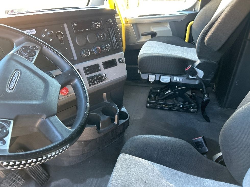 Sleeper Tractor-Heavy Duty Tractors-Freightliner-2020-T12664ST-Anderson-SC-470,902\n\t\tmiles-$ 58,750 - Image 10