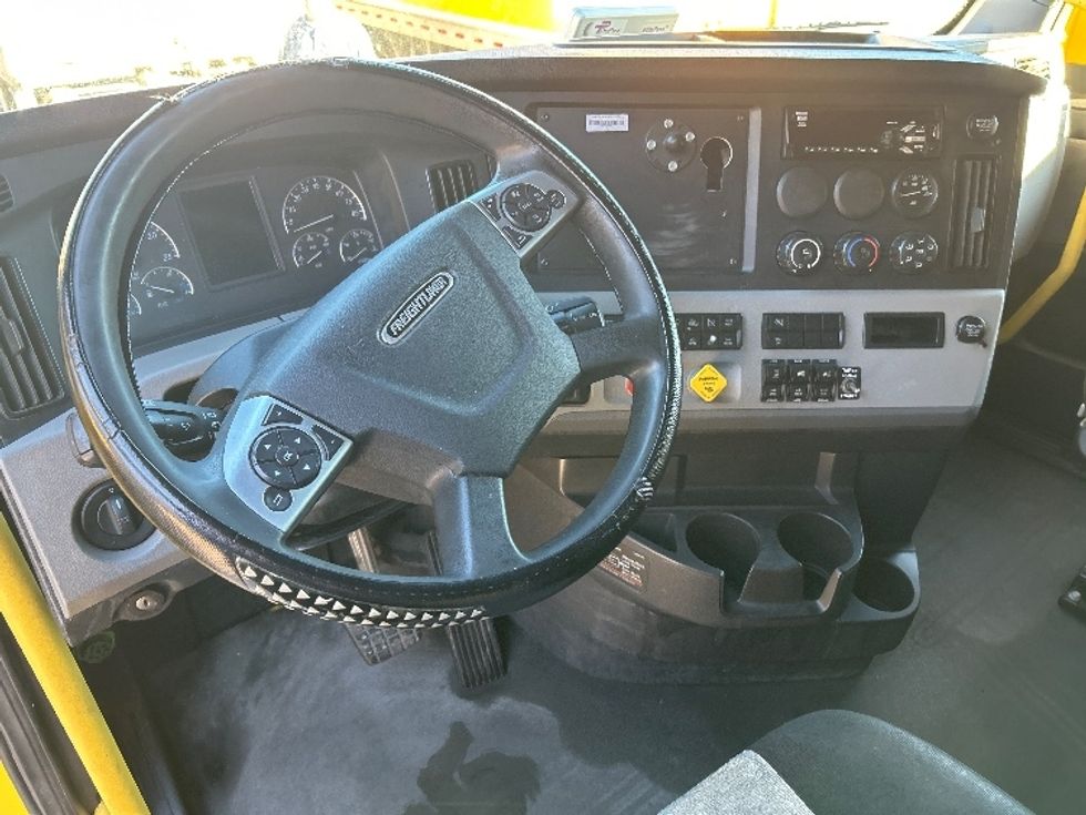 Sleeper Tractor-Heavy Duty Tractors-Freightliner-2020-T12664ST-Anderson-SC-470,902\n\t\tmiles-$ 58,750 - Image 11
