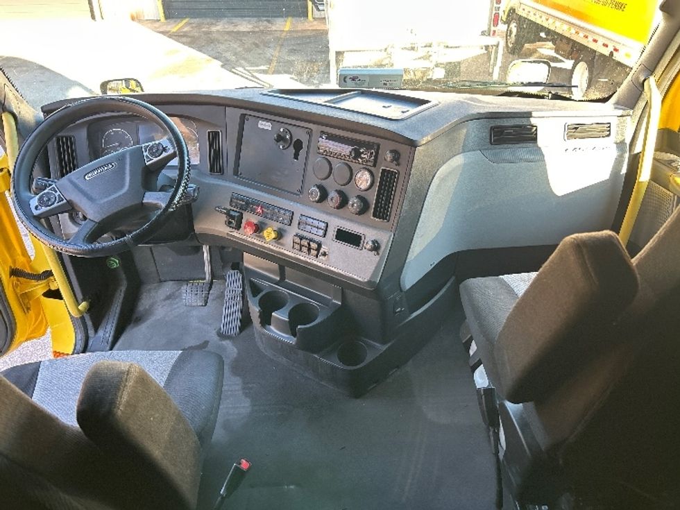 Sleeper Tractor-Heavy Duty Tractors-Freightliner-2020-T12664ST-Anderson-SC-470,902\n\t\tmiles-$ 58,750 - Image 12