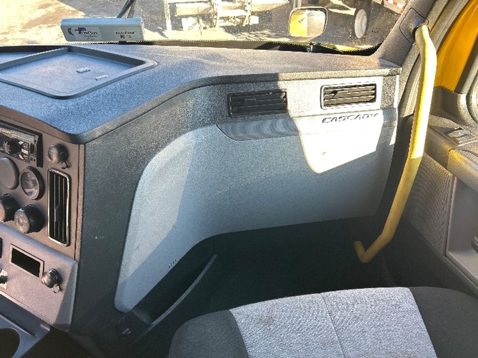 Sleeper Tractor-Heavy Duty Tractors-Freightliner-2020-T12664ST-Anderson-SC-470,902\n\t\tmiles-$ 58,750 - Image 14