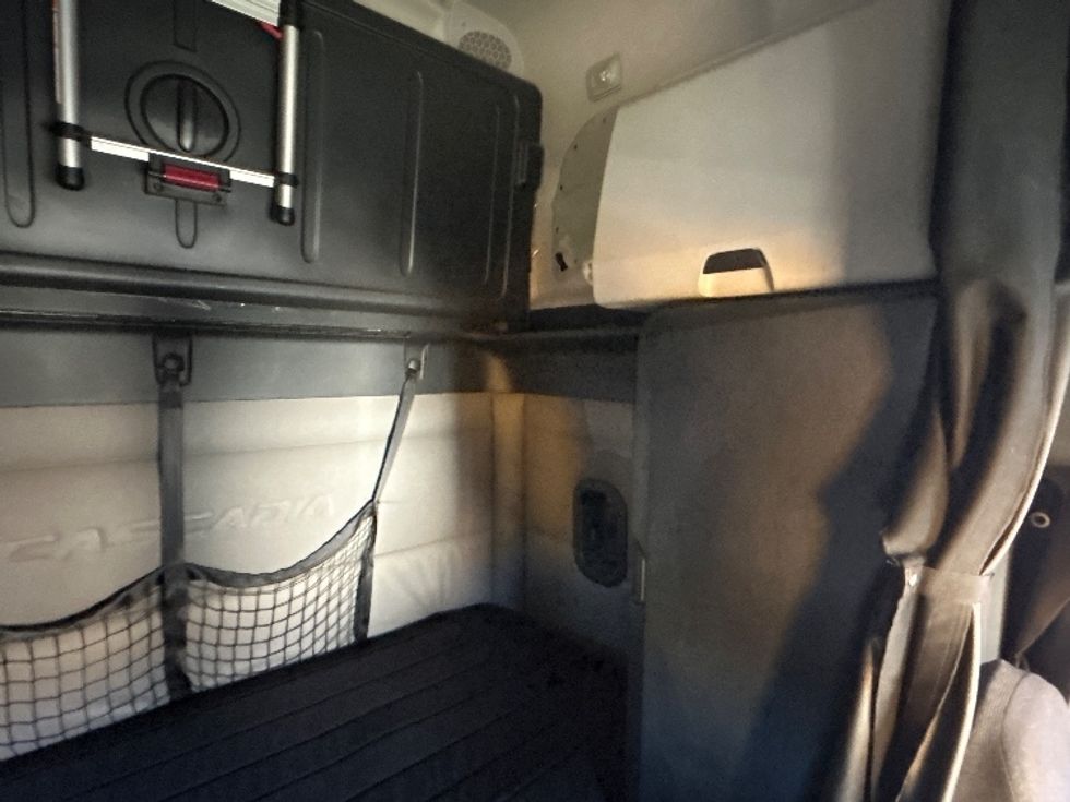 Sleeper Tractor-Heavy Duty Tractors-Freightliner-2020-T12664ST-Anderson-SC-470,902\n\t\tmiles-$ 58,750 - Image 18