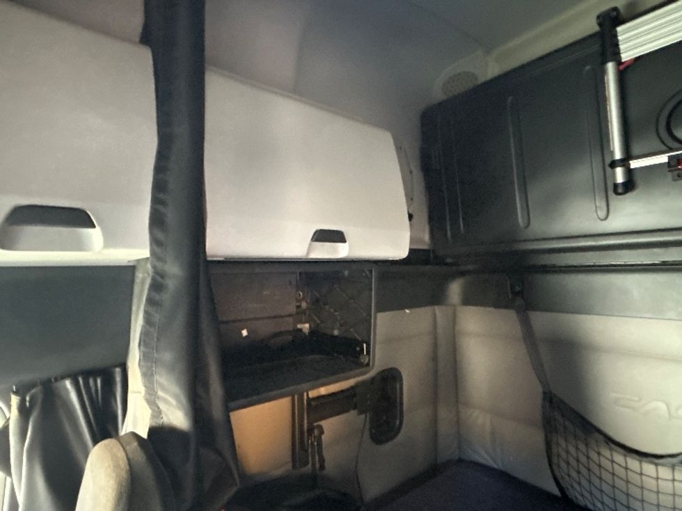 Sleeper Tractor-Heavy Duty Tractors-Freightliner-2020-T12664ST-Anderson-SC-470,902\n\t\tmiles-$ 58,750 - Image 19