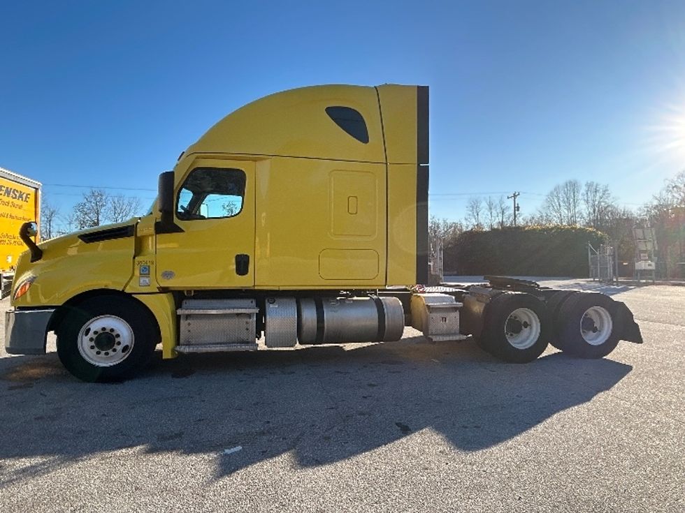 Sleeper Tractor-Heavy Duty Tractors-Freightliner-2020-T12664ST-Anderson-SC-470,902\n\t\tmiles-$ 58,750 - Image 4