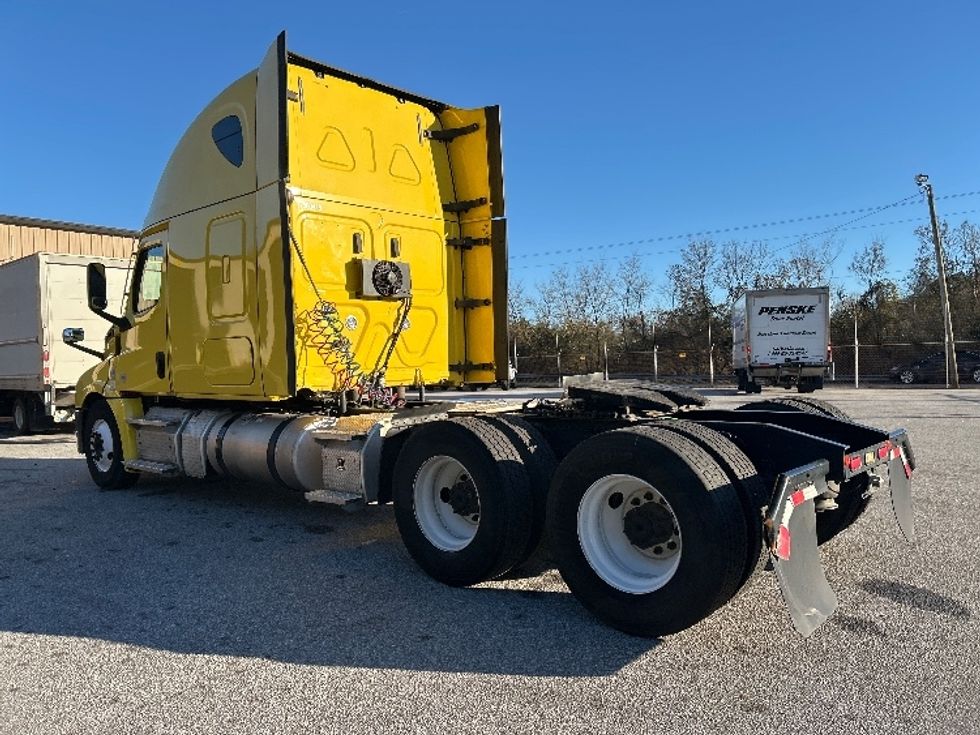 Sleeper Tractor-Heavy Duty Tractors-Freightliner-2020-T12664ST-Anderson-SC-470,902\n\t\tmiles-$ 58,750 - Image 5