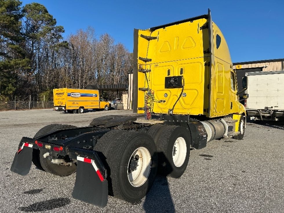 Sleeper Tractor-Heavy Duty Tractors-Freightliner-2020-T12664ST-Anderson-SC-470,902\n\t\tmiles-$ 58,750 - Image 7
