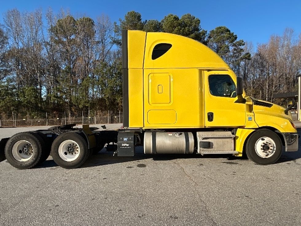 Sleeper Tractor-Heavy Duty Tractors-Freightliner-2020-T12664ST-Anderson-SC-470,902\n\t\tmiles-$ 58,750 - Image 8