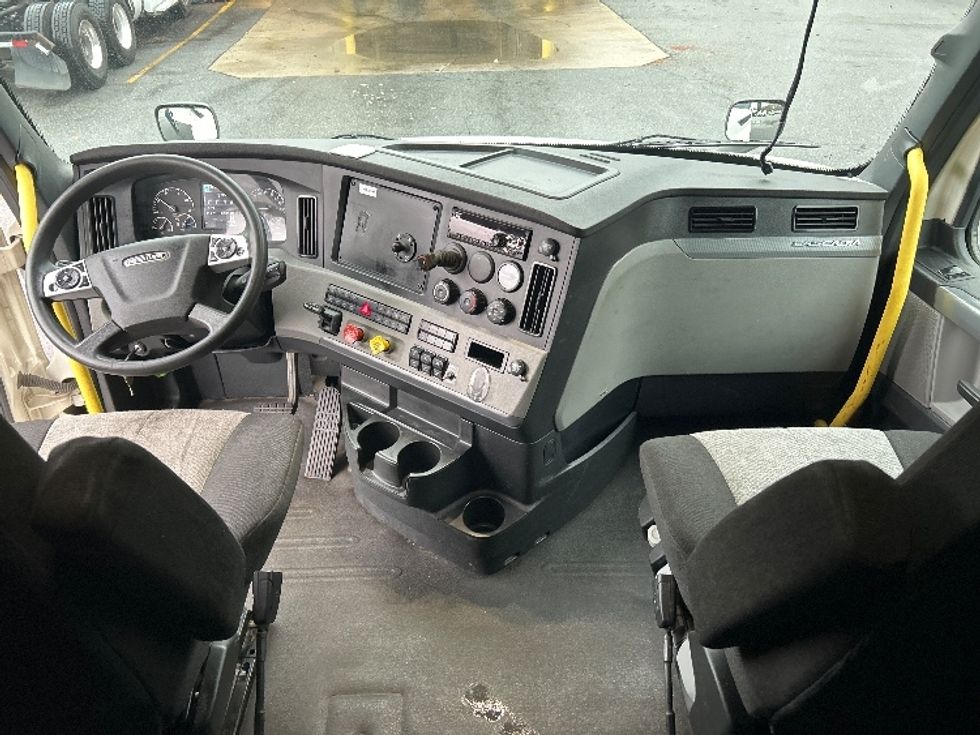 Sleeper Tractor-Heavy Duty Tractors-Freightliner-2020-T12664ST-Anderson-SC-478,551\n\t\tmiles-$ 62,250 - Image 12