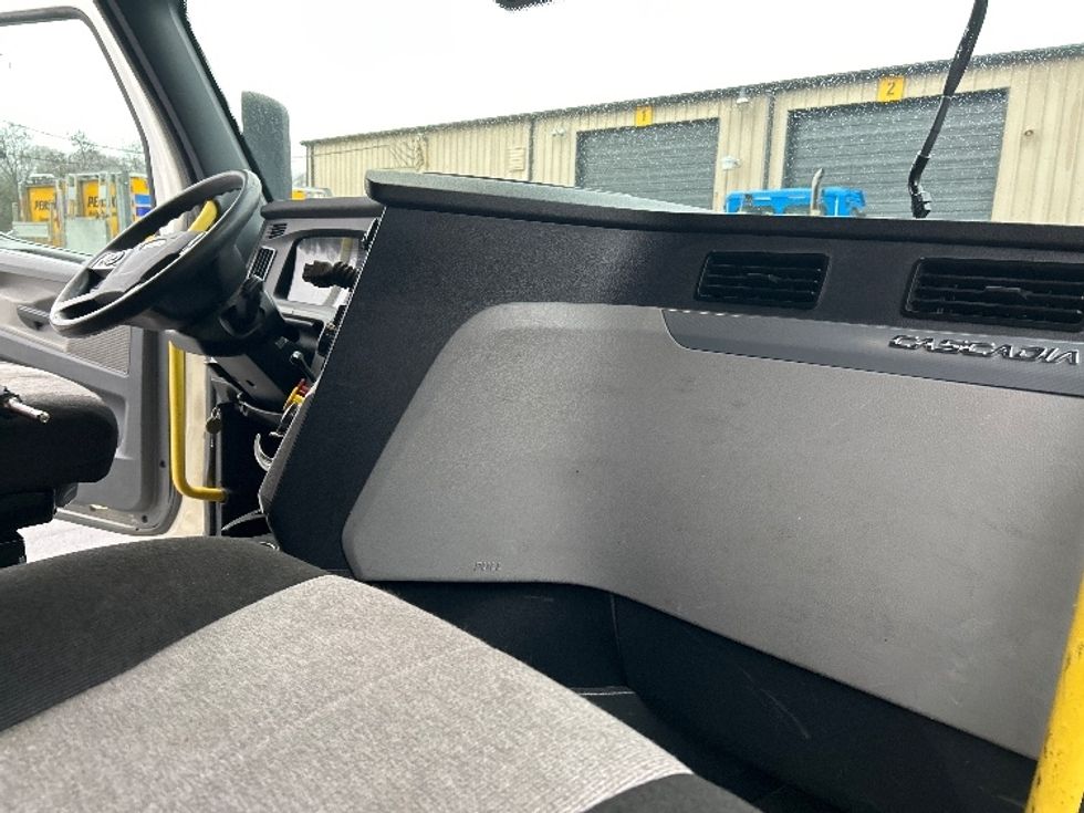 Sleeper Tractor-Heavy Duty Tractors-Freightliner-2020-T12664ST-Anderson-SC-478,551\n\t\tmiles-$ 62,250 - Image 15