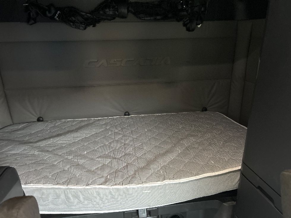 Sleeper Tractor-Heavy Duty Tractors-Freightliner-2020-T12664ST-Anderson-SC-478,551\n\t\tmiles-$ 62,250 - Image 16