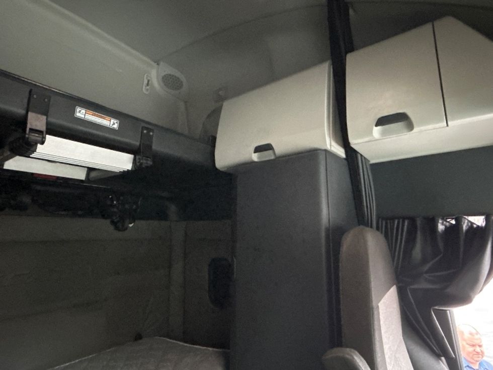 Sleeper Tractor-Heavy Duty Tractors-Freightliner-2020-T12664ST-Anderson-SC-478,551\n\t\tmiles-$ 62,250 - Image 18