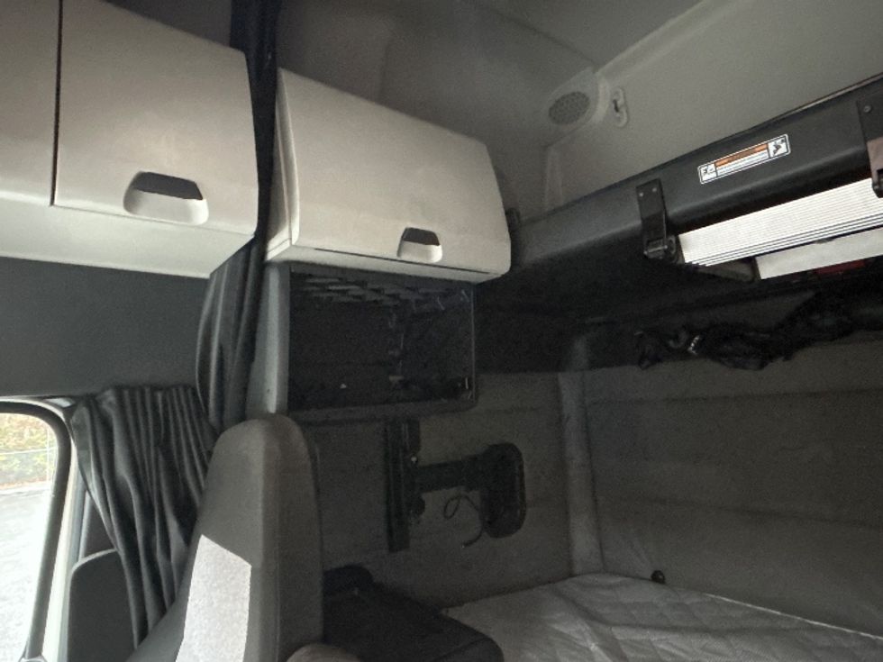 Sleeper Tractor-Heavy Duty Tractors-Freightliner-2020-T12664ST-Anderson-SC-478,551\n\t\tmiles-$ 62,250 - Image 19