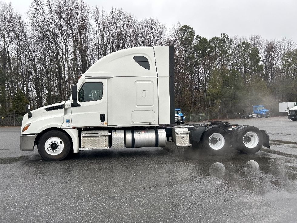 Sleeper Tractor-Heavy Duty Tractors-Freightliner-2020-T12664ST-Anderson-SC-478,551\n\t\tmiles-$ 62,250 - Image 4