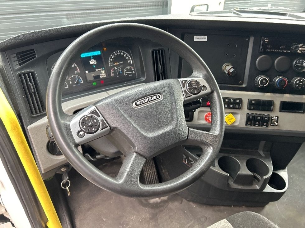 Sleeper Tractor-Heavy Duty Tractors-Freightliner-2020-T12664ST-Anderson-SC-479,282\n\t\tmiles-$ 59,250 - Image 11