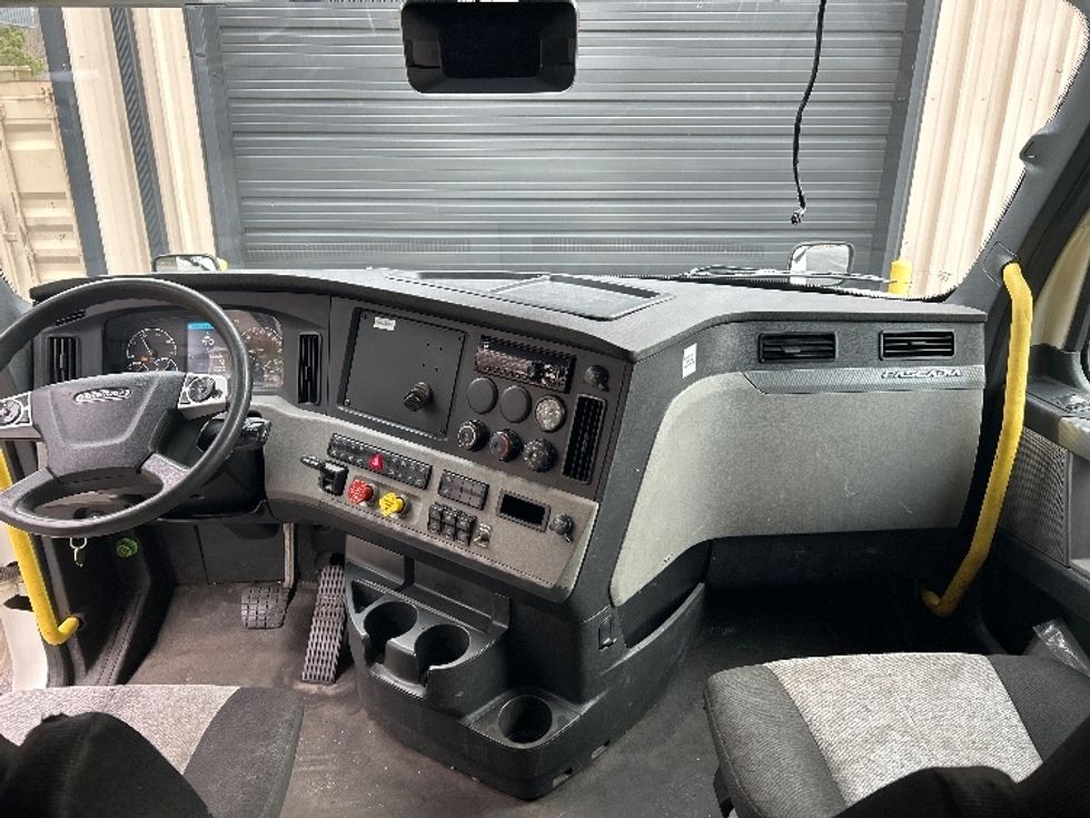 Sleeper Tractor-Heavy Duty Tractors-Freightliner-2020-T12664ST-Anderson-SC-479,282\n\t\tmiles-$ 59,250 - Image 12