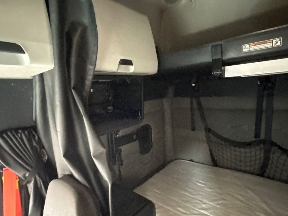 Sleeper Tractor-Heavy Duty Tractors-Freightliner-2020-T12664ST-Anderson-SC-479,282\n\t\tmiles-$ 59,250 - Image 16