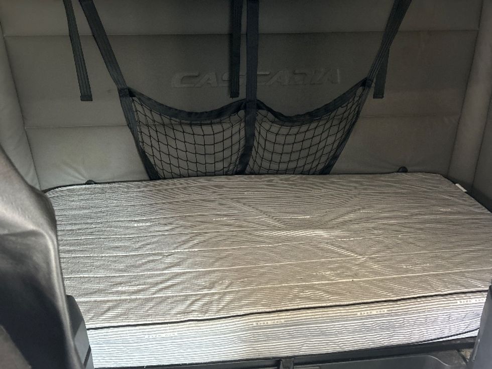 Sleeper Tractor-Heavy Duty Tractors-Freightliner-2020-T12664ST-Anderson-SC-479,282\n\t\tmiles-$ 59,250 - Image 17