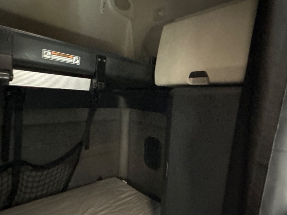 Sleeper Tractor-Heavy Duty Tractors-Freightliner-2020-T12664ST-Anderson-SC-479,282\n\t\tmiles-$ 59,250 - Image 18