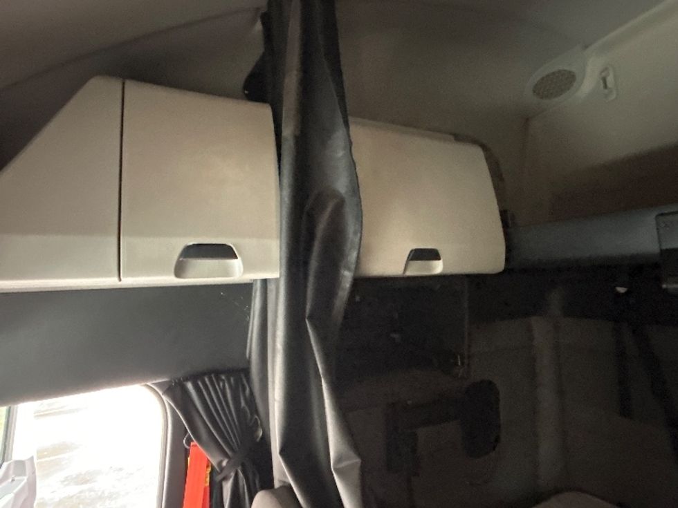 Sleeper Tractor-Heavy Duty Tractors-Freightliner-2020-T12664ST-Anderson-SC-479,282\n\t\tmiles-$ 59,250 - Image 19