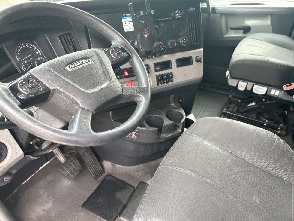 Sleeper Tractor-Heavy Duty Tractors-Freightliner-2020-T12664ST-Anderson-SC-508,038\n\t\tmiles-$ 54,750 - Image 10