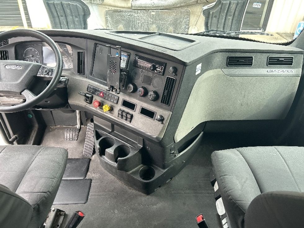 Sleeper Tractor-Heavy Duty Tractors-Freightliner-2020-T12664ST-Anderson-SC-508,038\n\t\tmiles-$ 54,750 - Image 12