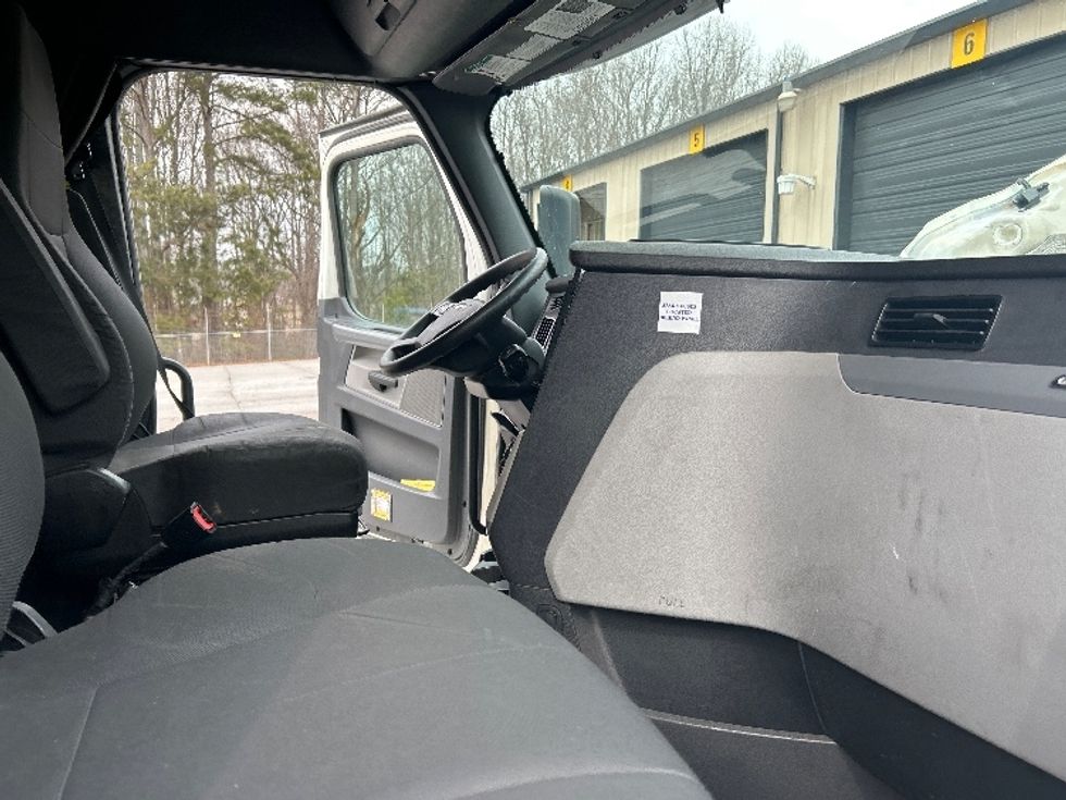 Sleeper Tractor-Heavy Duty Tractors-Freightliner-2020-T12664ST-Anderson-SC-508,038\n\t\tmiles-$ 54,750 - Image 15