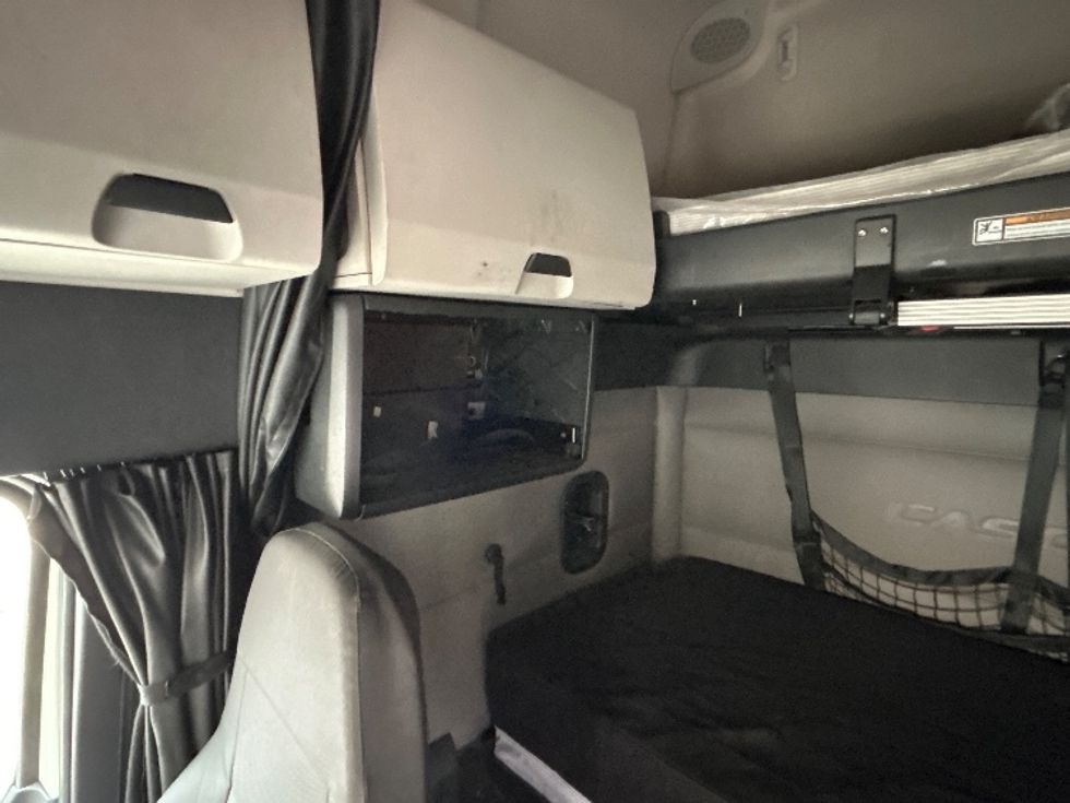 Sleeper Tractor-Heavy Duty Tractors-Freightliner-2020-T12664ST-Anderson-SC-508,038\n\t\tmiles-$ 54,750 - Image 16