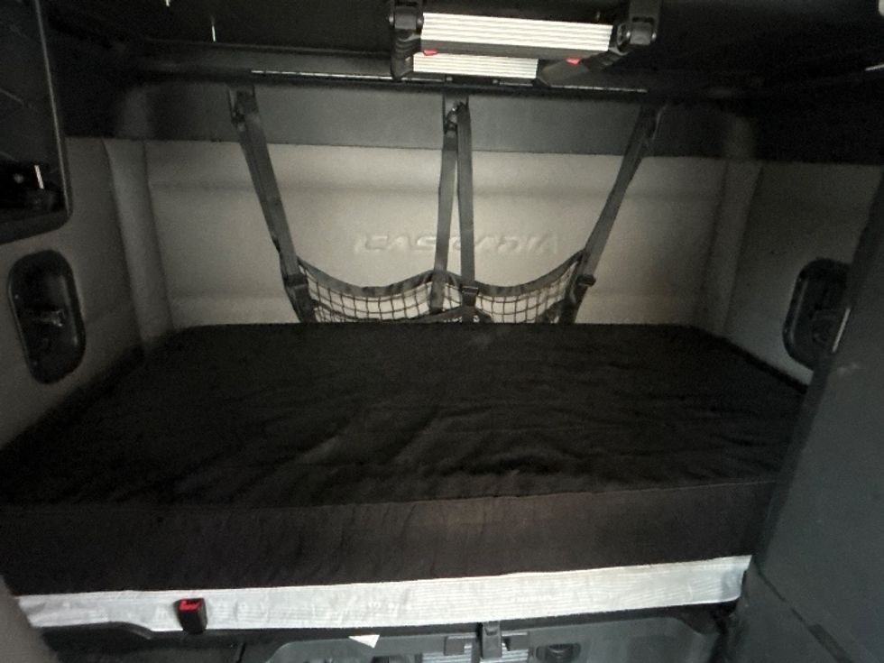 Sleeper Tractor-Heavy Duty Tractors-Freightliner-2020-T12664ST-Anderson-SC-508,038\n\t\tmiles-$ 54,750 - Image 17