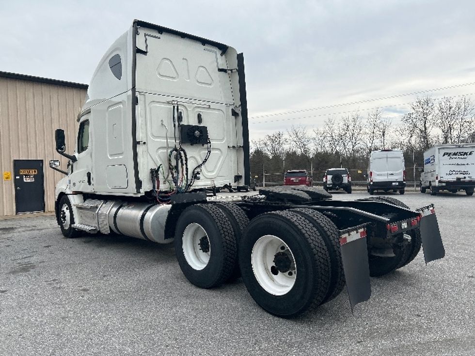 Sleeper Tractor-Heavy Duty Tractors-Freightliner-2020-T12664ST-Anderson-SC-508,038\n\t\tmiles-$ 54,750 - Image 5
