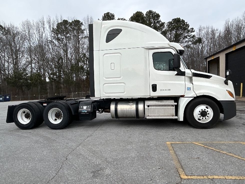Sleeper Tractor-Heavy Duty Tractors-Freightliner-2020-T12664ST-Anderson-SC-508,038\n\t\tmiles-$ 54,750 - Image 8