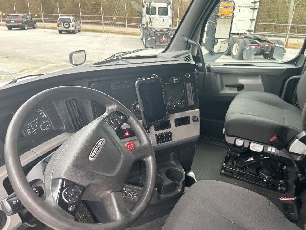 Sleeper Tractor-Heavy Duty Tractors-Freightliner-2020-T12664ST-Anderson-SC-630,354\n\t\tmiles-$ 45,500 - Image 10