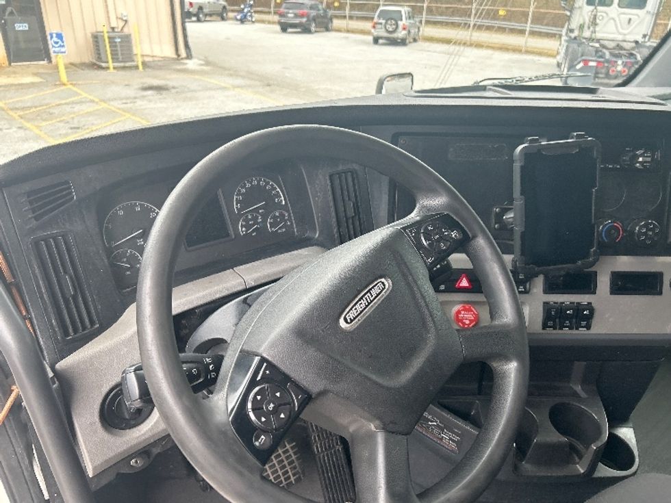 Sleeper Tractor-Heavy Duty Tractors-Freightliner-2020-T12664ST-Anderson-SC-630,354\n\t\tmiles-$ 45,500 - Image 11