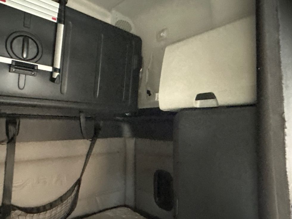 Sleeper Tractor-Heavy Duty Tractors-Freightliner-2020-T12664ST-Anderson-SC-630,354\n\t\tmiles-$ 45,500 - Image 17