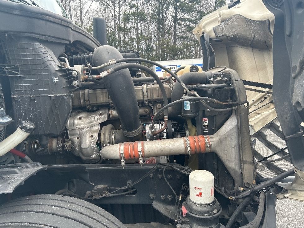 Sleeper Tractor-Heavy Duty Tractors-Freightliner-2020-T12664ST-Anderson-SC-630,354\n\t\tmiles-$ 45,500 - Image 19